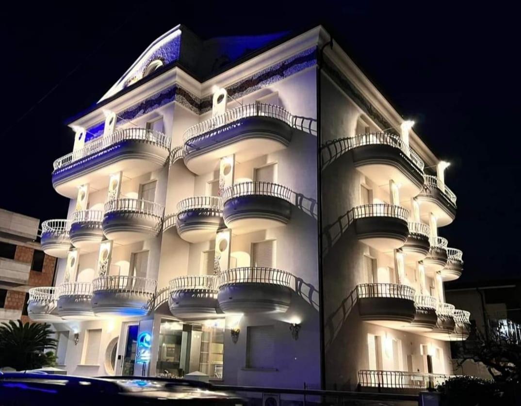 Residence Anchisemare Alba Adriatica Exteriör bild