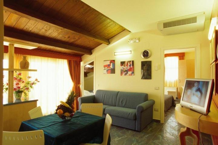 Residence Anchisemare Alba Adriatica Exteriör bild