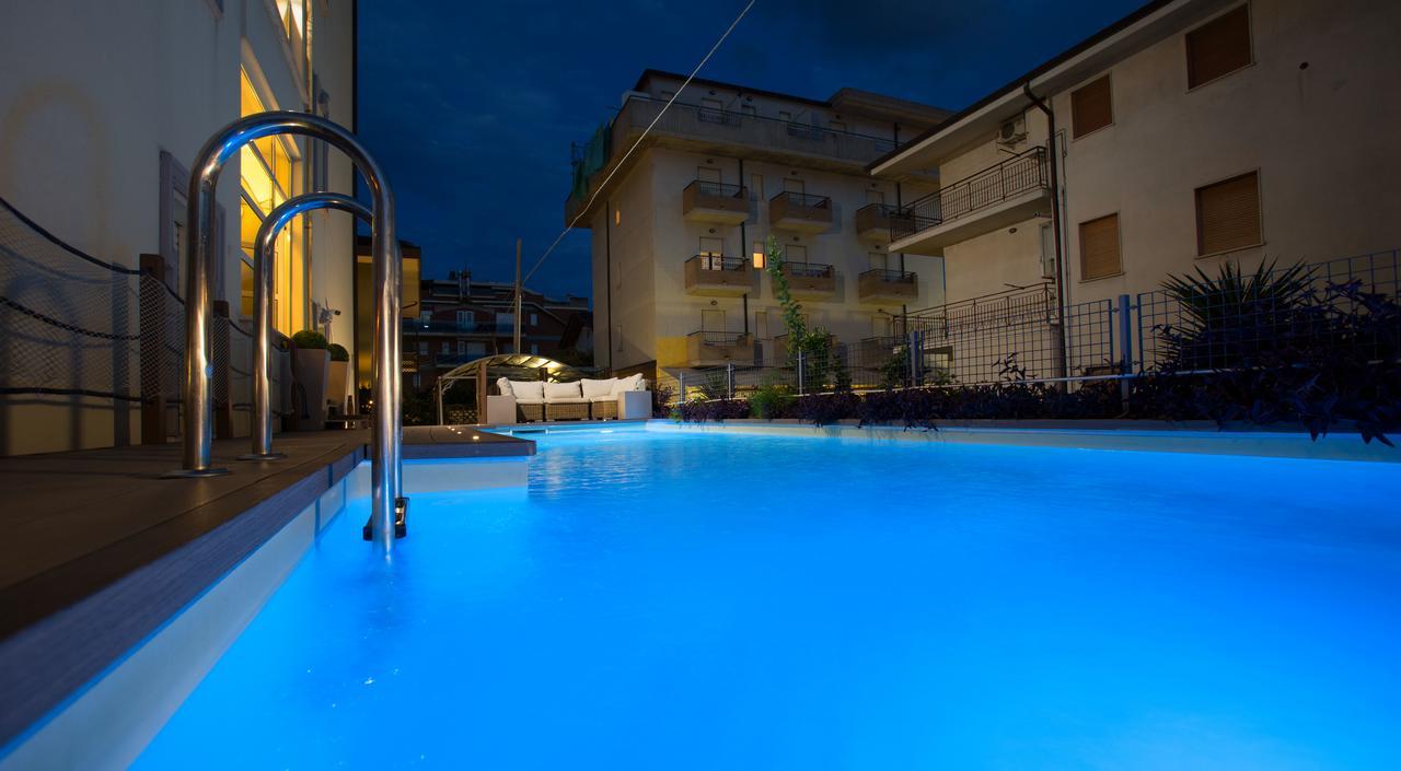 Residence Anchisemare Alba Adriatica Exteriör bild